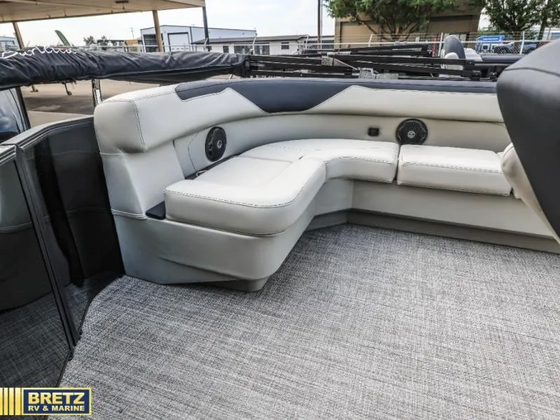Slide: The Image of Barletta Boats S20L 2027 - 16