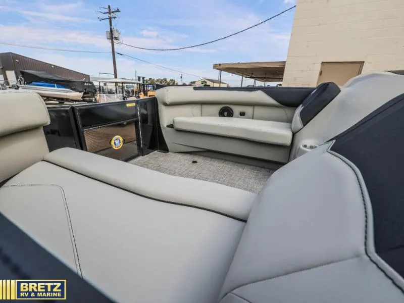 Slide: The Image of Barletta Boats S20L 2027 - 8