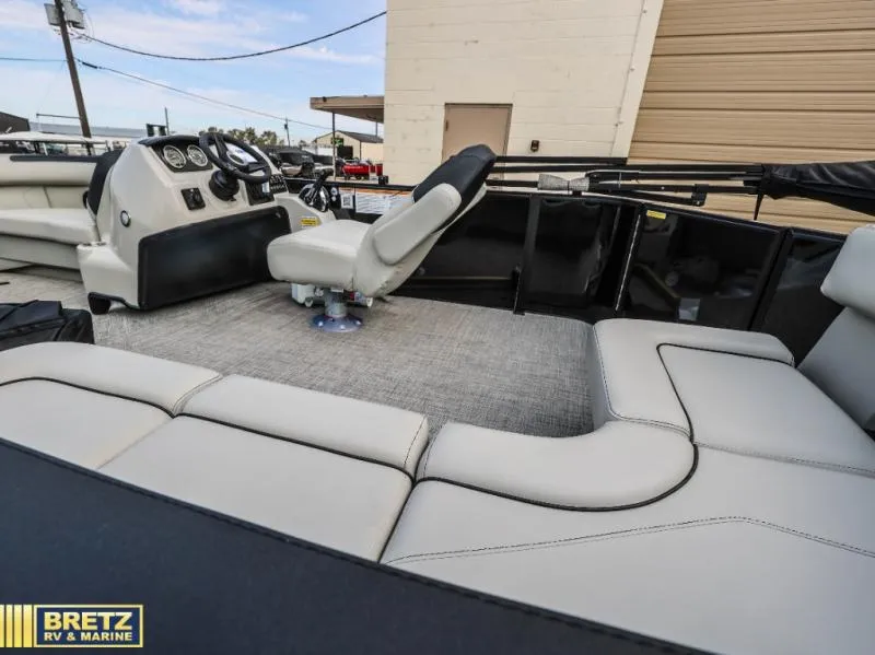 Slide: The Image of Barletta Boats S20L 2027 - 4