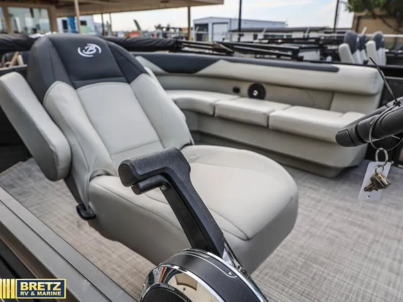 Slide: The Image of Barletta Boats S20L 2027 - 12