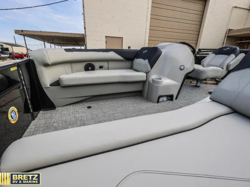 Slide: The Image of Barletta Boats S20L 2027 - 9