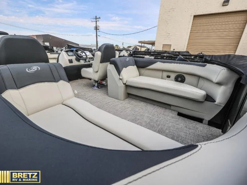 Slide: The Image of Barletta Boats S22QC 2027 - 3