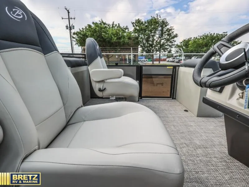 Slide: The Image of Barletta Boats S22QC 2027 - 13
