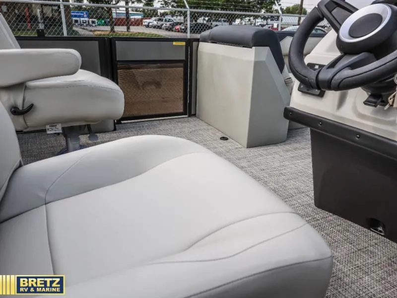 Slide: The Image of Barletta Boats S22QC 2027 - 15