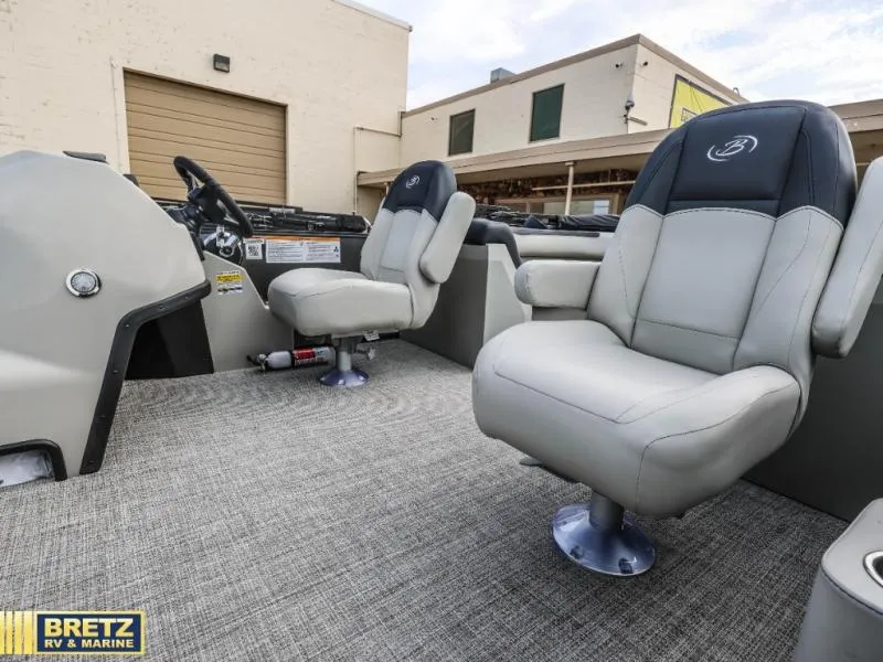 Slide: The Image of Barletta Boats S22QC 2027 - 8