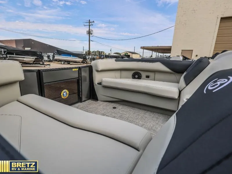 Slide: The Image of Barletta Boats S22QC 2027 - 9