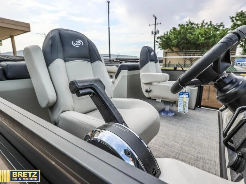 Slide: The Image of Barletta Boats S22QC 2027 - 12