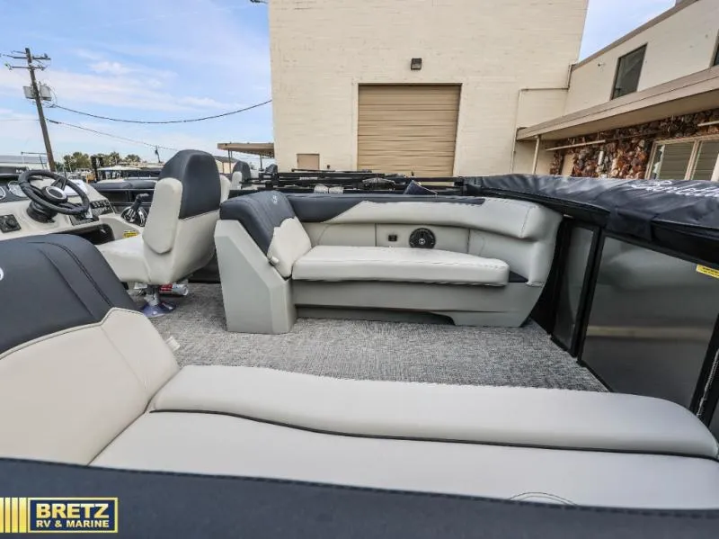 Slide: The Image of Barletta Boats S22QC 2027 - 4