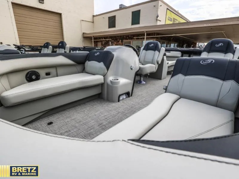 Slide: The Image of Barletta Boats S22QC 2027 - 10
