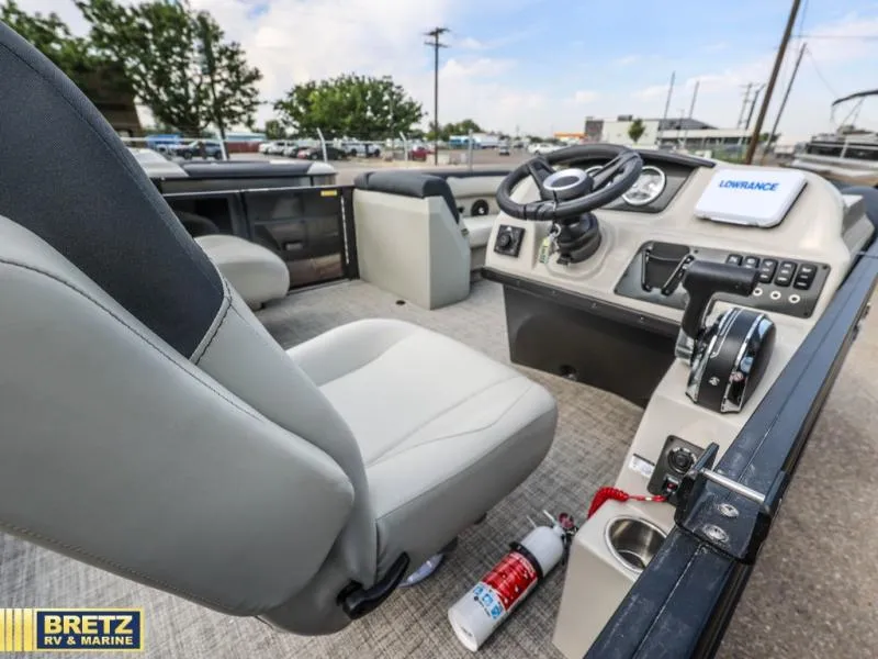 Slide: The Image of Barletta Boats 22UC 2027 - 8