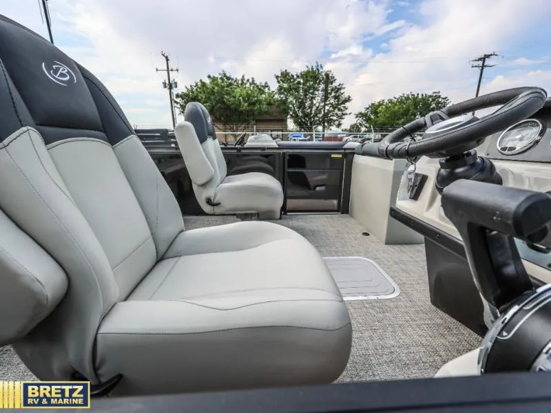 Slide: The Image of Barletta Boats 22UC 2027 - 9