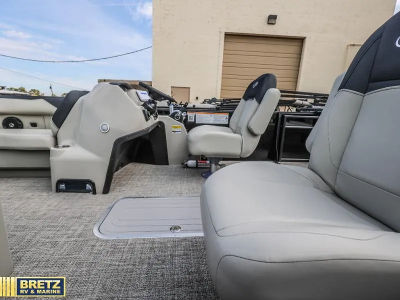 Slide: The Image of Barletta Boats 22UC 2027 - 15