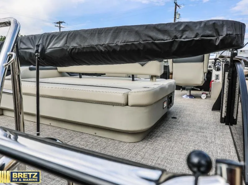 Slide: The Image of Barletta Boats 22UC 2027 - 3