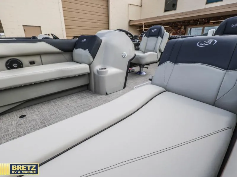 Slide: The Image of Barletta Boats 22UC 2027 - 13