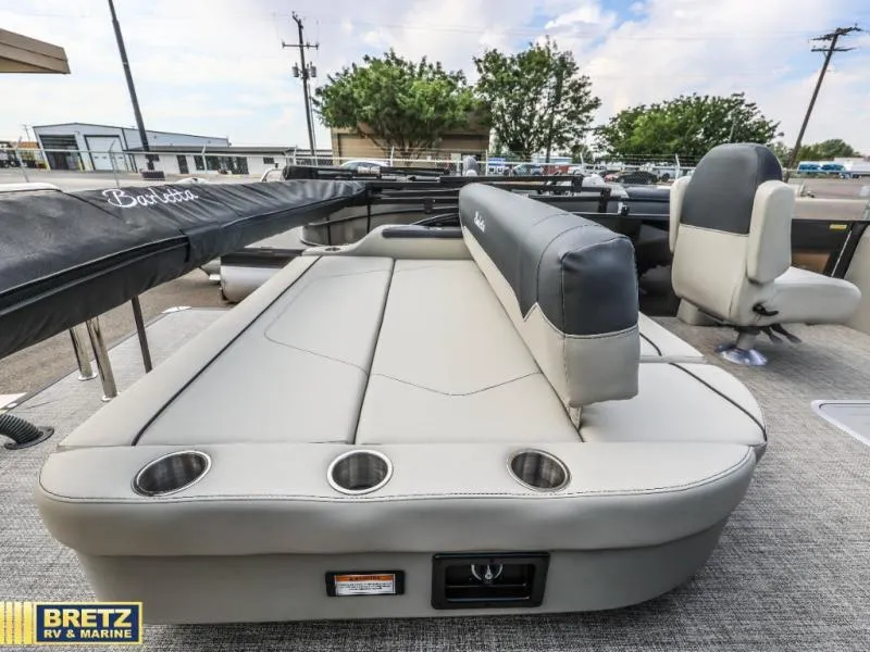 Slide: The Image of Barletta Boats 22UC 2027 - 6