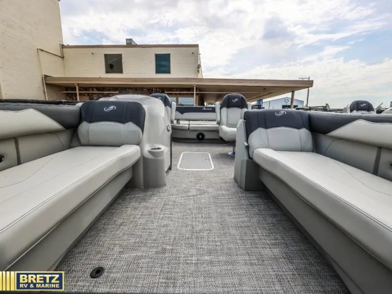 Slide: The Image of Barletta Boats 22UC 2027 - 11