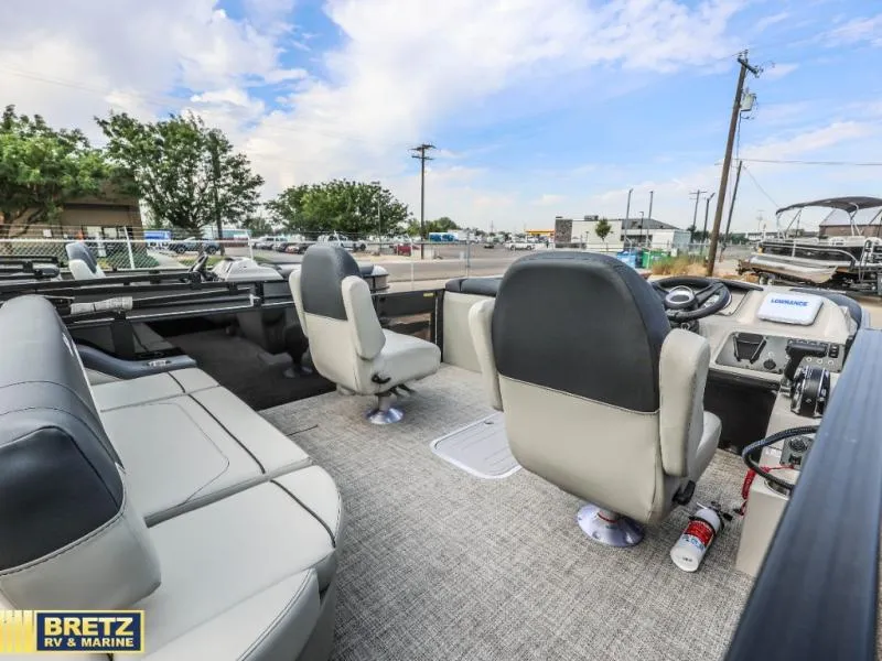 Slide: The Image of Barletta Boats 22UC 2027 - 7