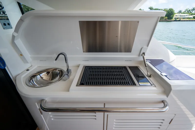 Slide: The Image of Sunseeker Predator 2019 - 23
