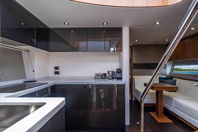 Slide: The Image of Sunseeker Predator 2019 - 60