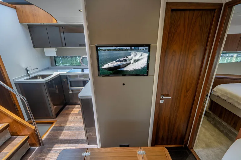 Slide: The Image of Sunseeker Predator 2019 - 64