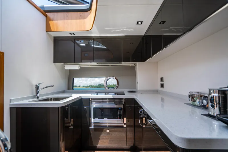 Slide: The Image of Sunseeker Predator 2019 - 66
