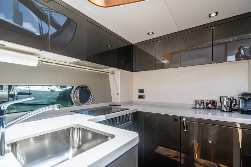 Slide: The Image of Sunseeker Predator 2019 - 67