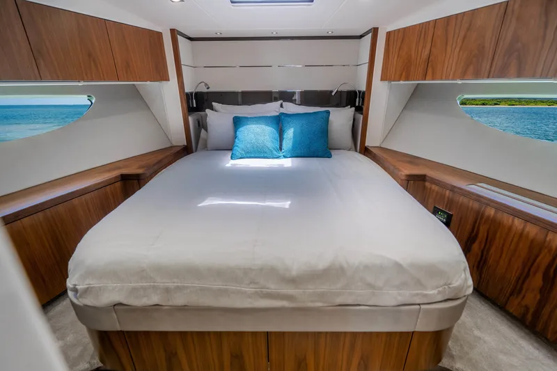 Slide: The Image of Sunseeker Predator 2019 - 70