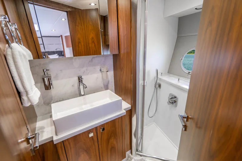 Slide: The Image of Sunseeker Predator 2019 - 77