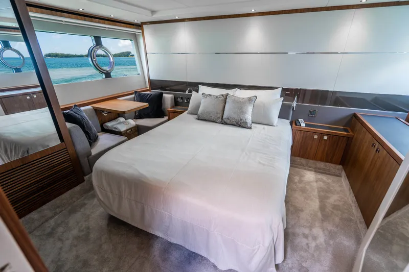 Slide: The Image of Sunseeker Predator 2019 - 78