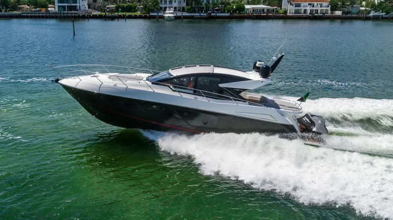 Slide: The Image of Sunseeker Predator 2019 - 8