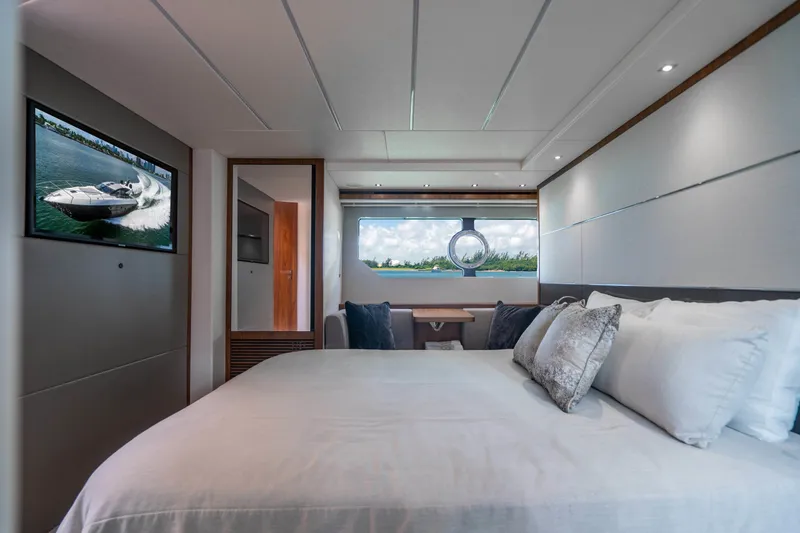 Slide: The Image of Sunseeker Predator 2019 - 81