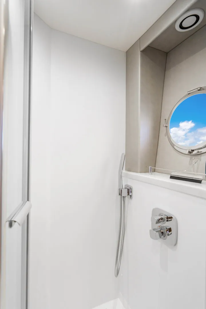 Slide: The Image of Sunseeker Predator 2019 - 85