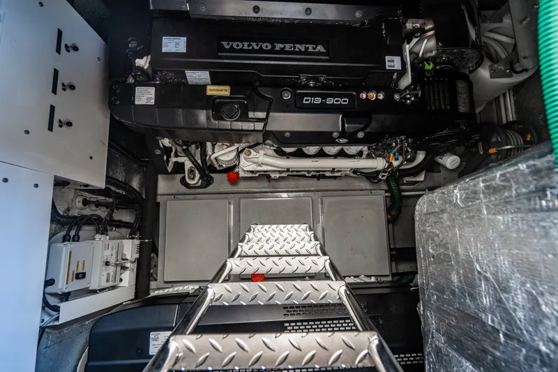 Slide: The Image of Sunseeker Predator 2019 - 88