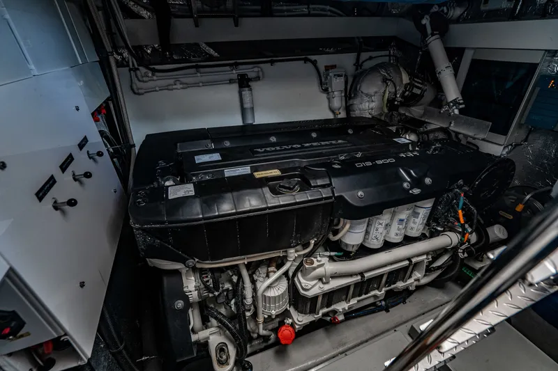 Slide: The Image of Sunseeker Predator 2019 - 91