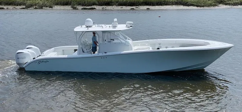 The Image of Yellowfin 42 2013 - 0