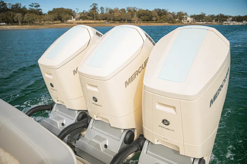 Slide: The Image of Scout 425 LXF 2024 - 12