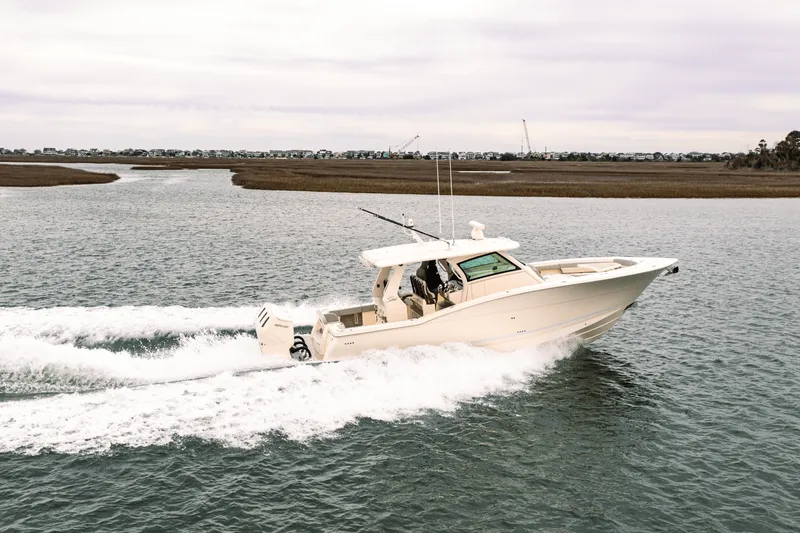 Slide: The Image of Scout 425 LXF 2024 - 2