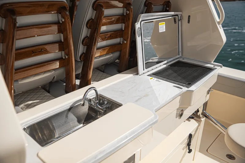 Slide: The Image of Scout 425 LXF 2024 - 22