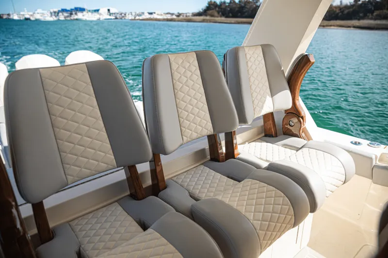 Slide: The Image of Scout 425 LXF 2024 - 28