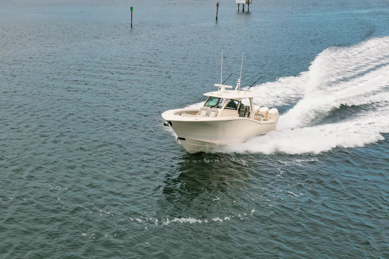 Slide: The Image of Scout 425 LXF 2024 - 3