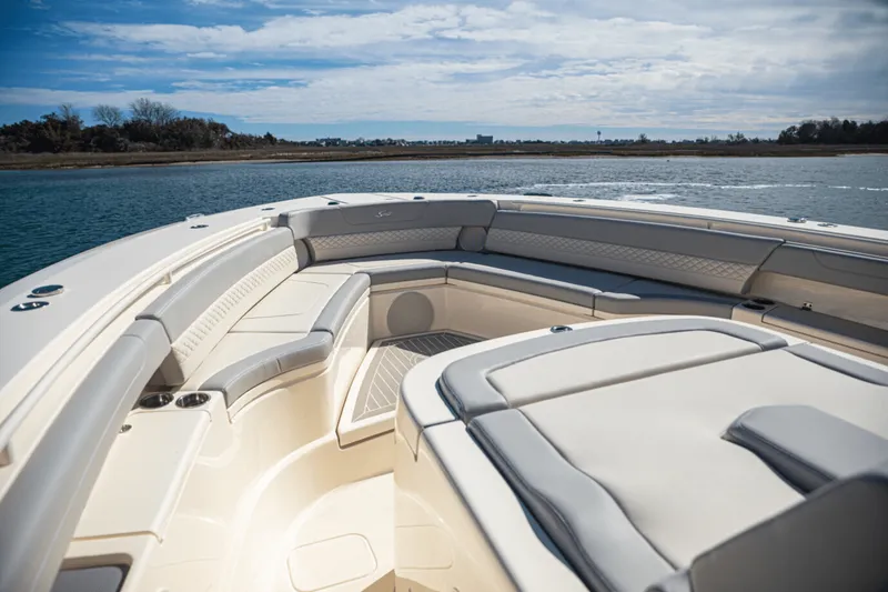 Slide: The Image of Scout 425 LXF 2024 - 33