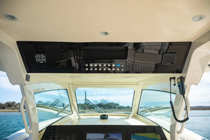 Slide: The Image of Scout 425 LXF 2024 - 43