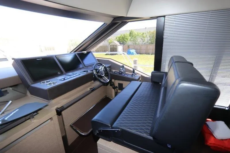 Slide: The Image of Prestige Motoryacht 2017 - 12