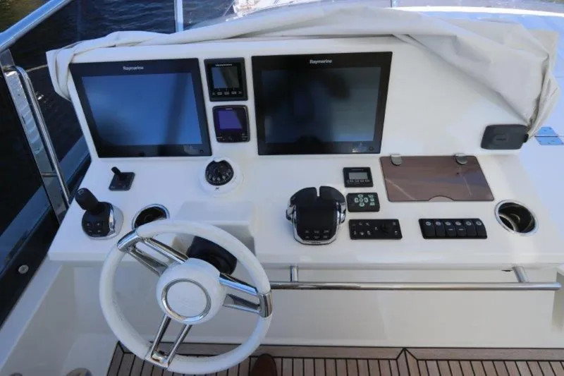 Slide: The Image of Prestige Motoryacht 2017 - 27