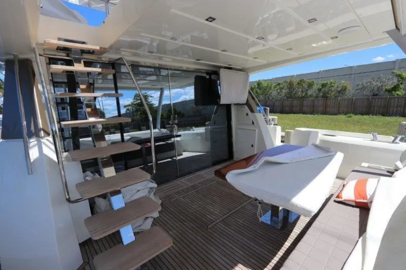 Slide: The Image of Prestige Motoryacht 2017 - 5
