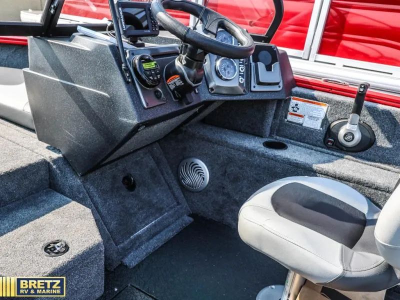 Slide: The Image of Tracker V-175 Combo 2027 - 23