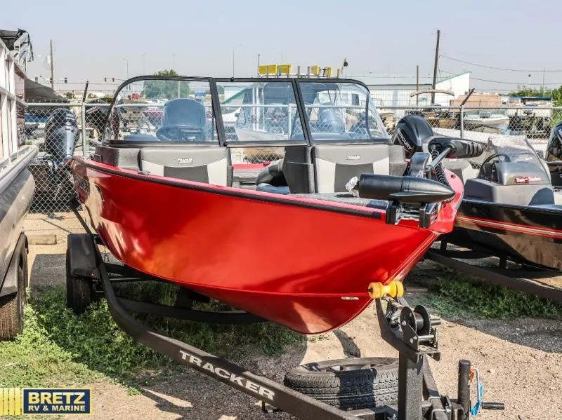 The Image of Tracker V-175 Combo 2027 - 0