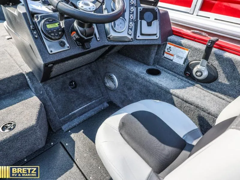 Slide: The Image of Tracker V-175 Combo 2027 - 21