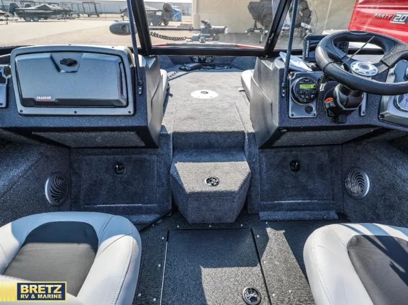 Slide: The Image of Tracker V-175 Combo 2027 - 19