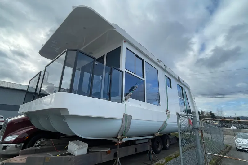 Slide: The Image of Houseboat Custom 2025 - 1